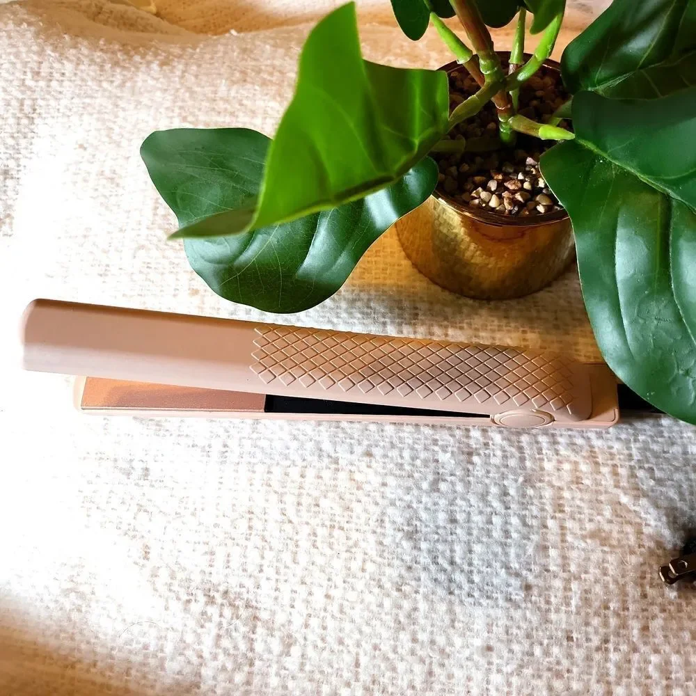 Being beauty ceramic straightening iron, brand new!